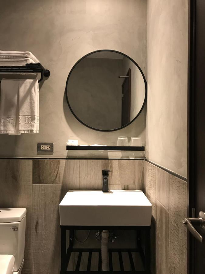 The Retro Tai-Pan Hotel Tainan Buitenkant foto