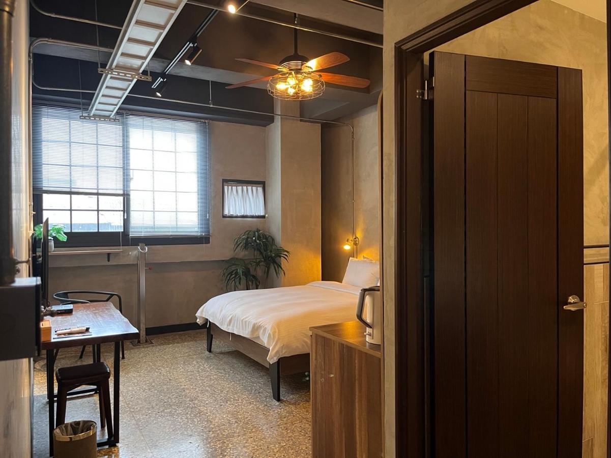 The Retro Tai-Pan Hotel Tainan Buitenkant foto