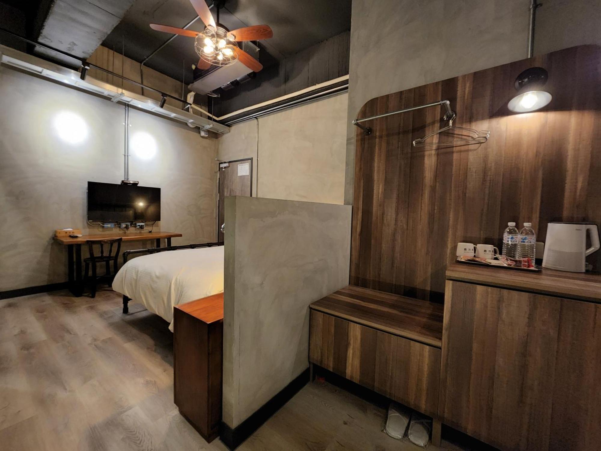 The Retro Tai-Pan Hotel Tainan Buitenkant foto