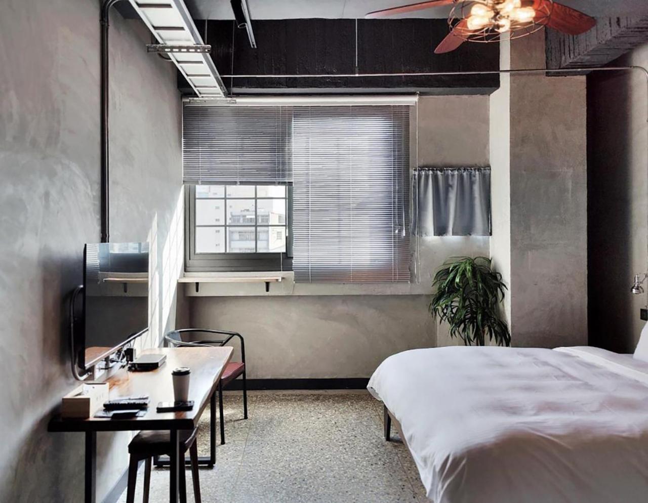 The Retro Tai-Pan Hotel Tainan Buitenkant foto